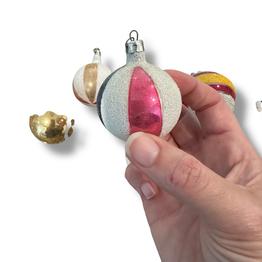 Vintage Shiny Brite Indent Glass Ornaments Set 10 Mixed Colors Glitter - Picture 5 of 5